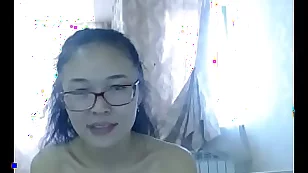 可愛的小妞在裸體網絡攝像頭跳舞