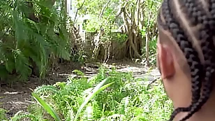 亞洲寶貝 kalina ryu 與 macana 男人大黑雞巴對公雞怪物
